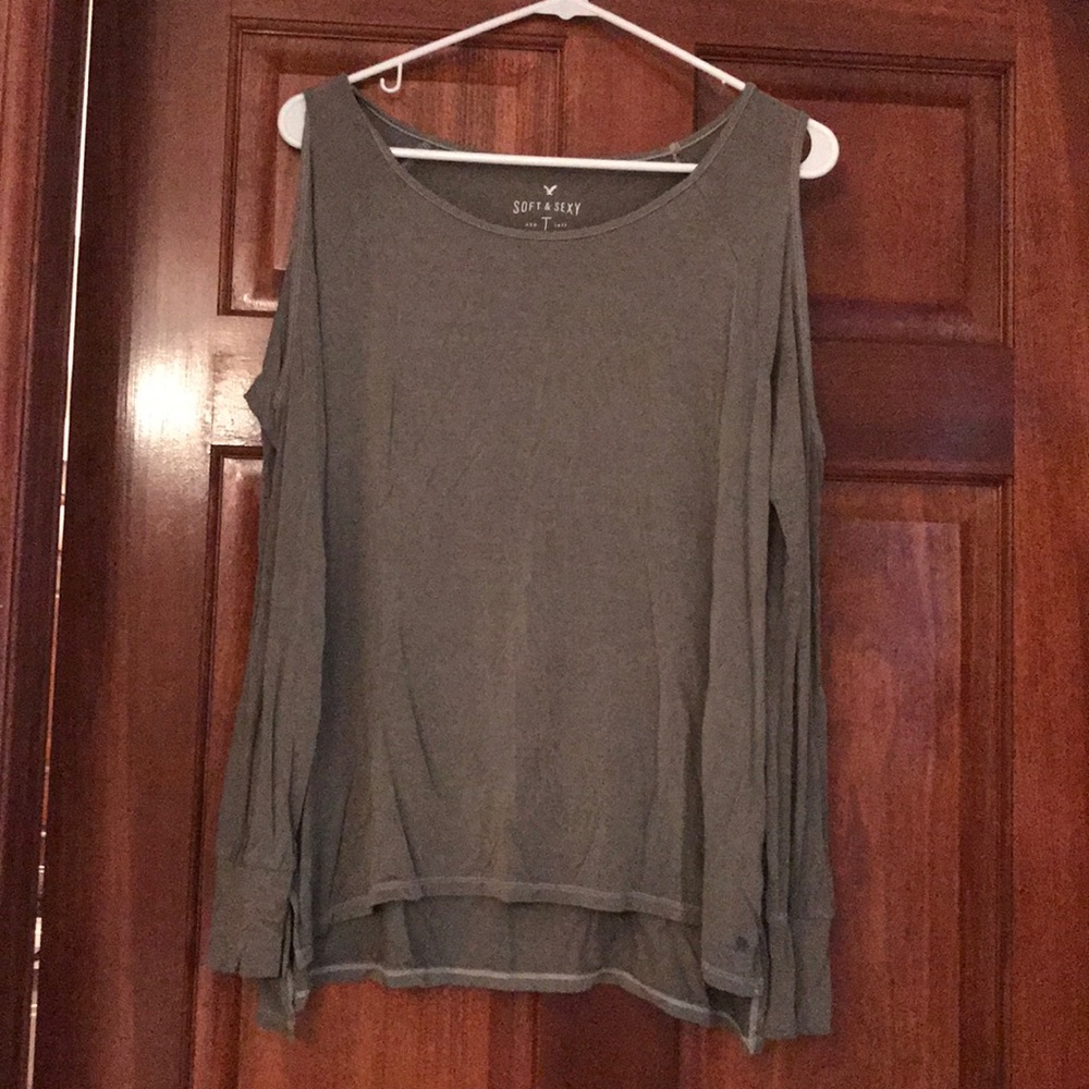 Long sleeve with cut out shoulders